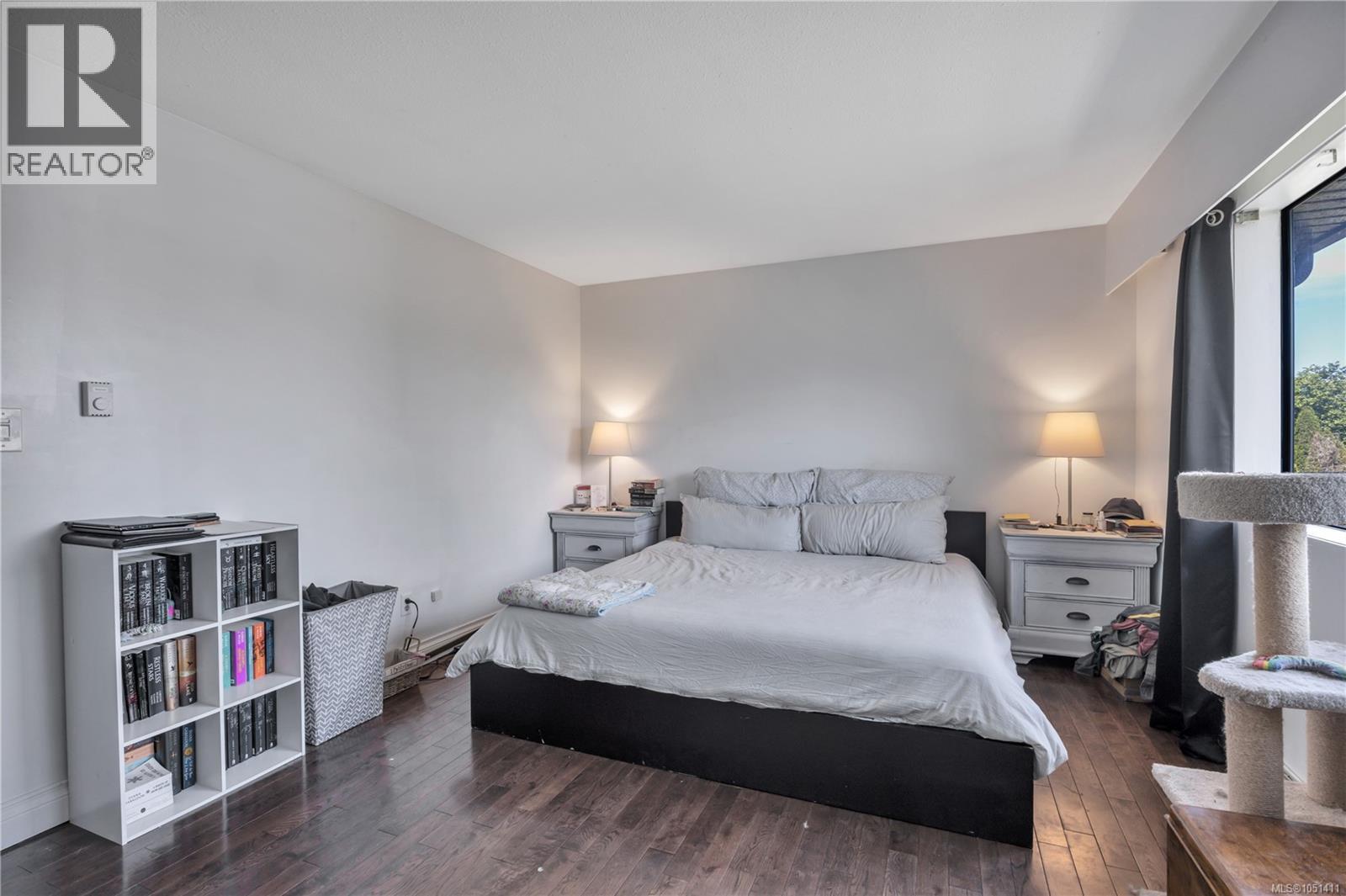 1591 Sharon Pl