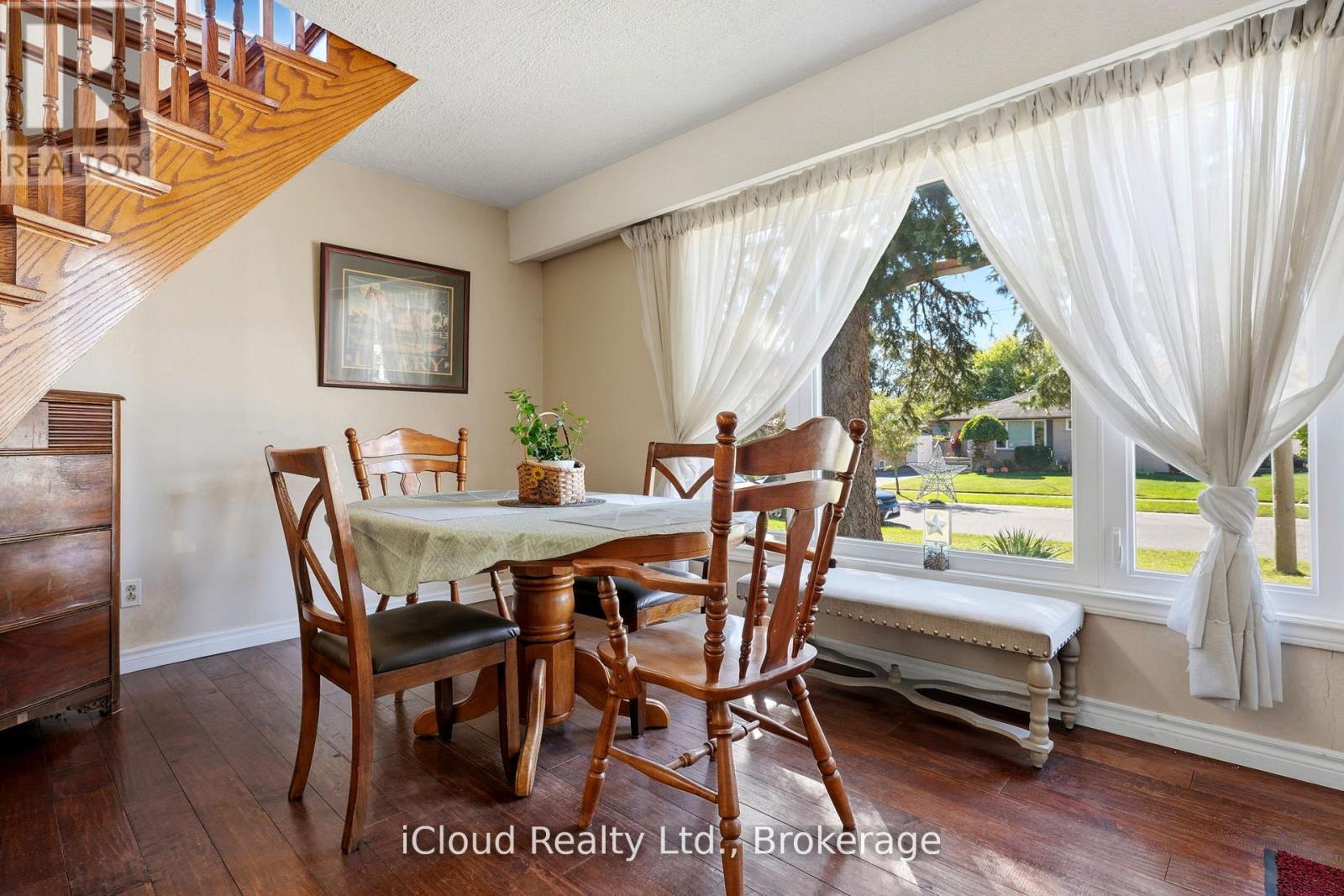 29 Langstone Crescent, Halton Hills, Ontario  L7G 4N2 - Photo 5 - W13878246
