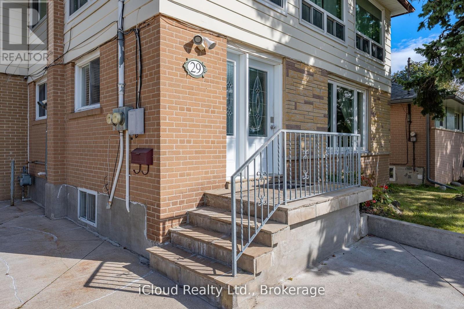 29 Langstone Crescent, Halton Hills, Ontario  L7G 4N2 - Photo 3 - W13878246