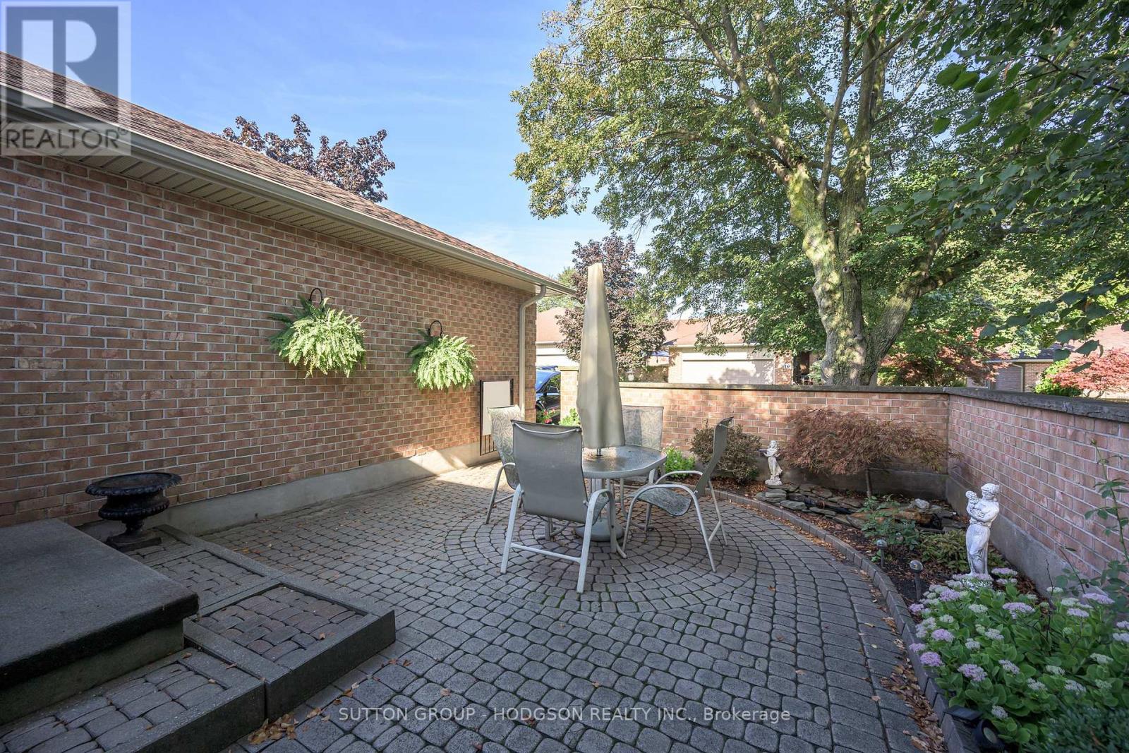 17 - 5 CADEAU TERRACE London South (South B) Ontario Canada N6K4H1 4