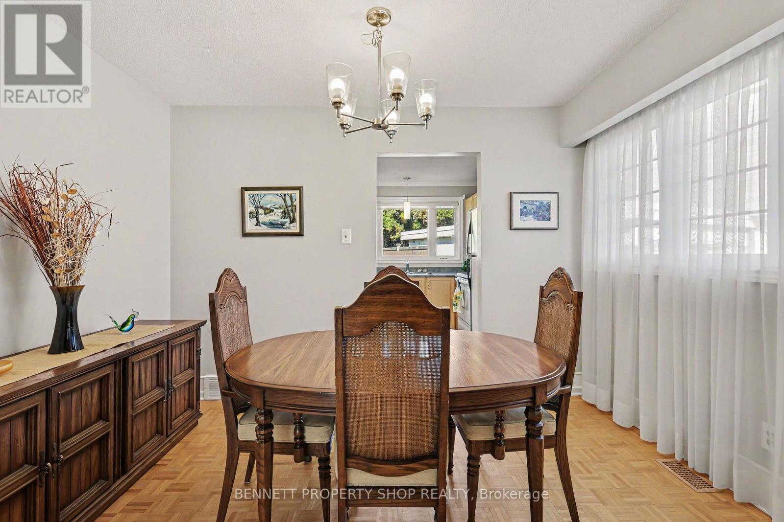 1486 Ridgebrook Drive, Ottawa, Ontario  K1B 4H1 - Photo 6 - X13878608