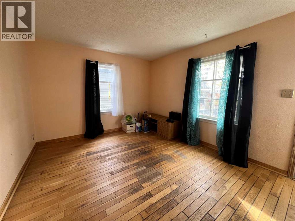 5215 54 Street, Camrose, Alberta  T4V 2A9 - Photo 4 - A2350879