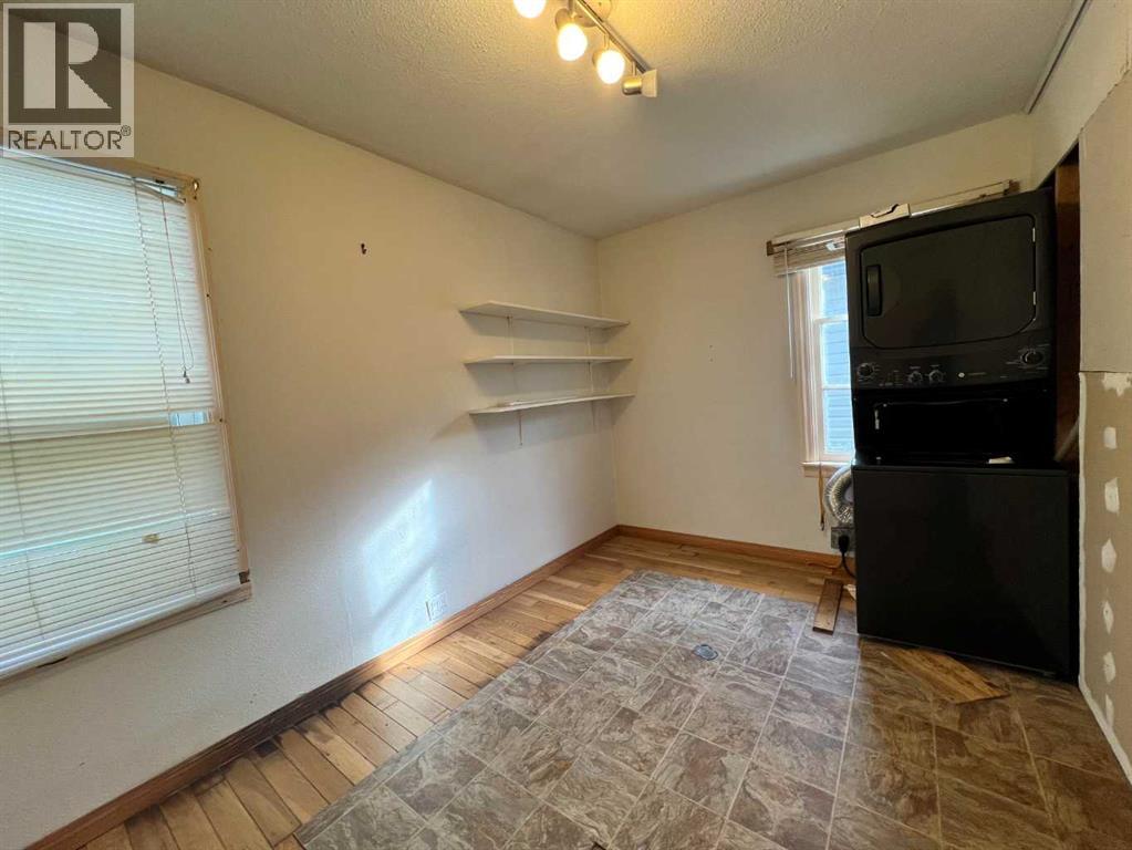 5215 54 Street, Camrose, Alberta  T4V 2A9 - Photo 6 - A2350879