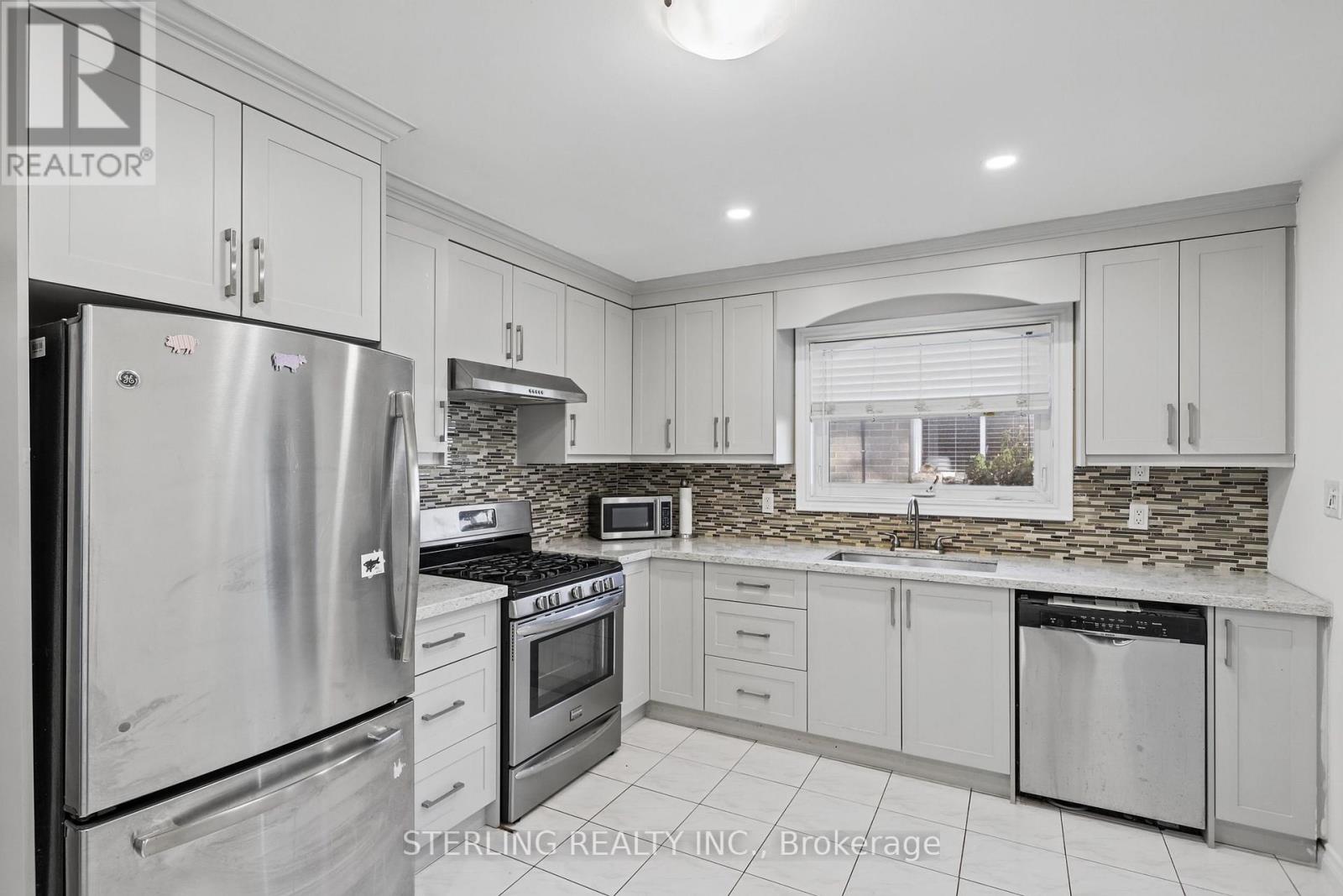 27 Oakmeadow Boulevard, Toronto, Ontario  M1E 4G3 - Photo 5 - E13878558