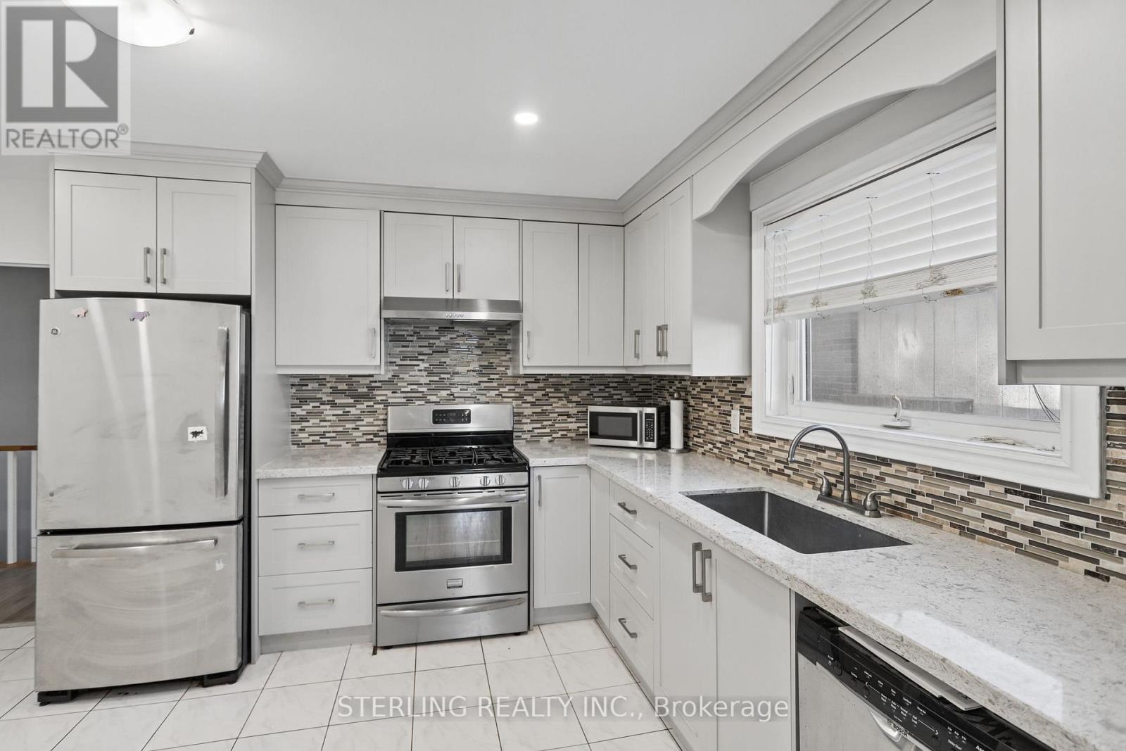 27 Oakmeadow Boulevard, Toronto, Ontario  M1E 4G3 - Photo 7 - E13878558