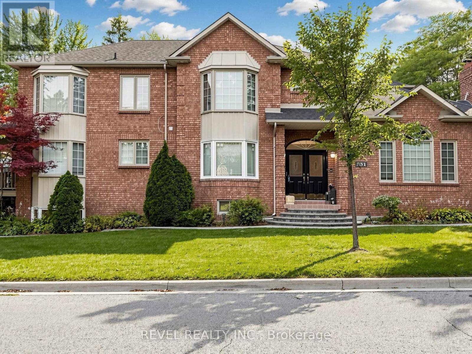 LOWER - 831 REGAL CRESCENT