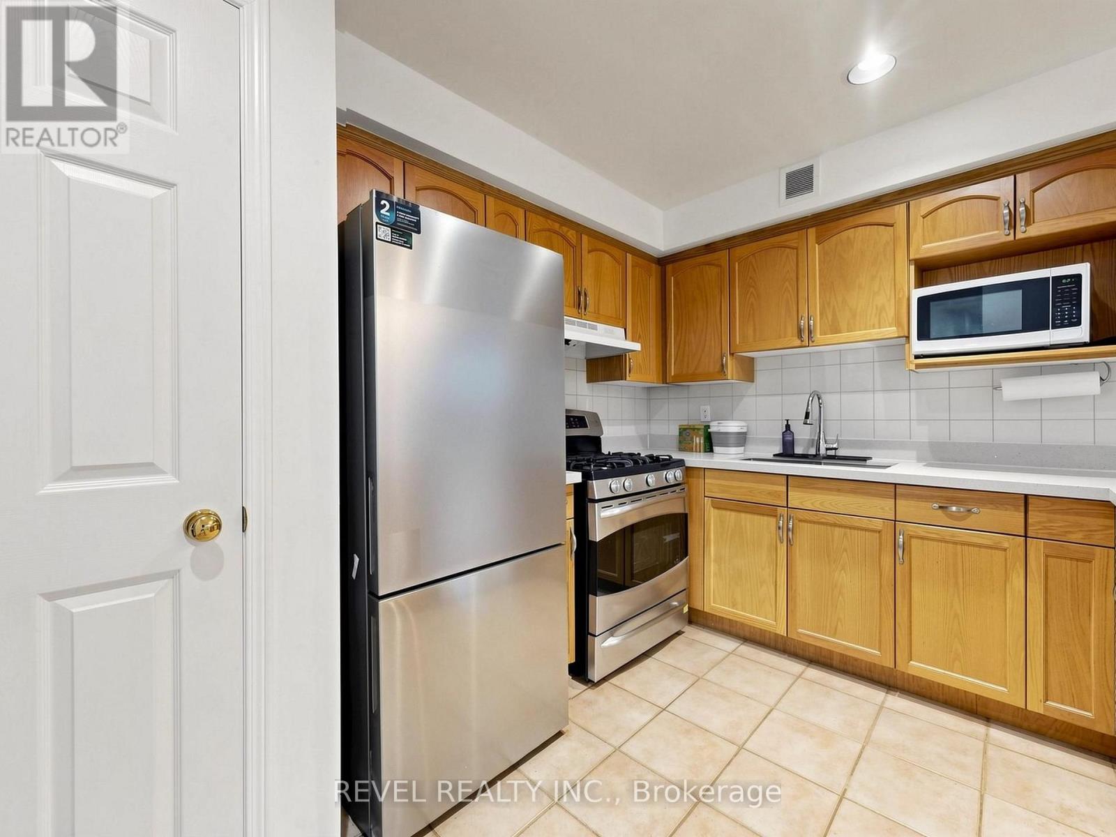 Lower - 831 Regal Crescent, Pickering, Ontario L1X 2P8 - Photo 12 - E13878638