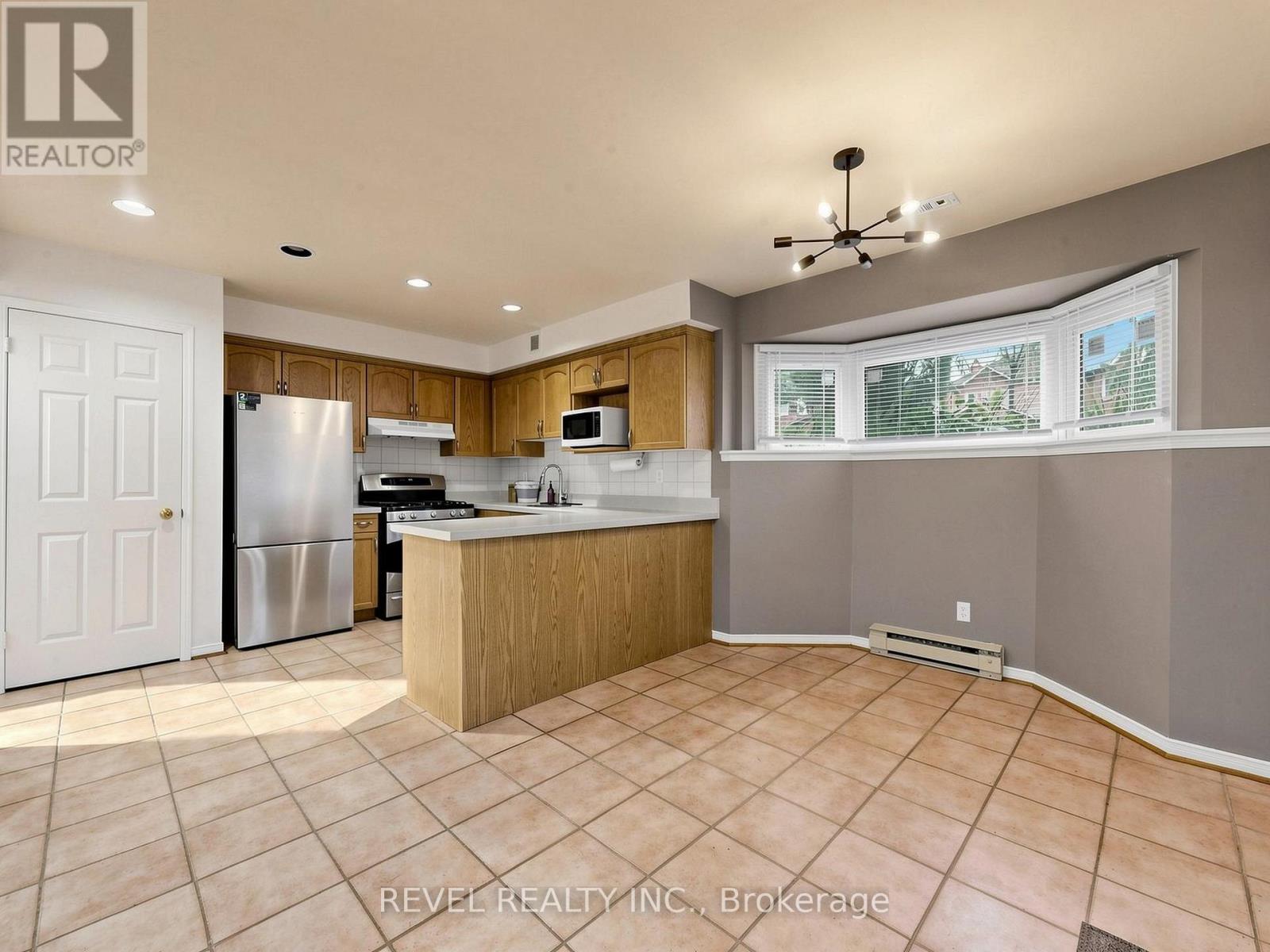 Lower - 831 Regal Crescent, Pickering, Ontario L1X 2P8 - Photo 5 - E13878638
