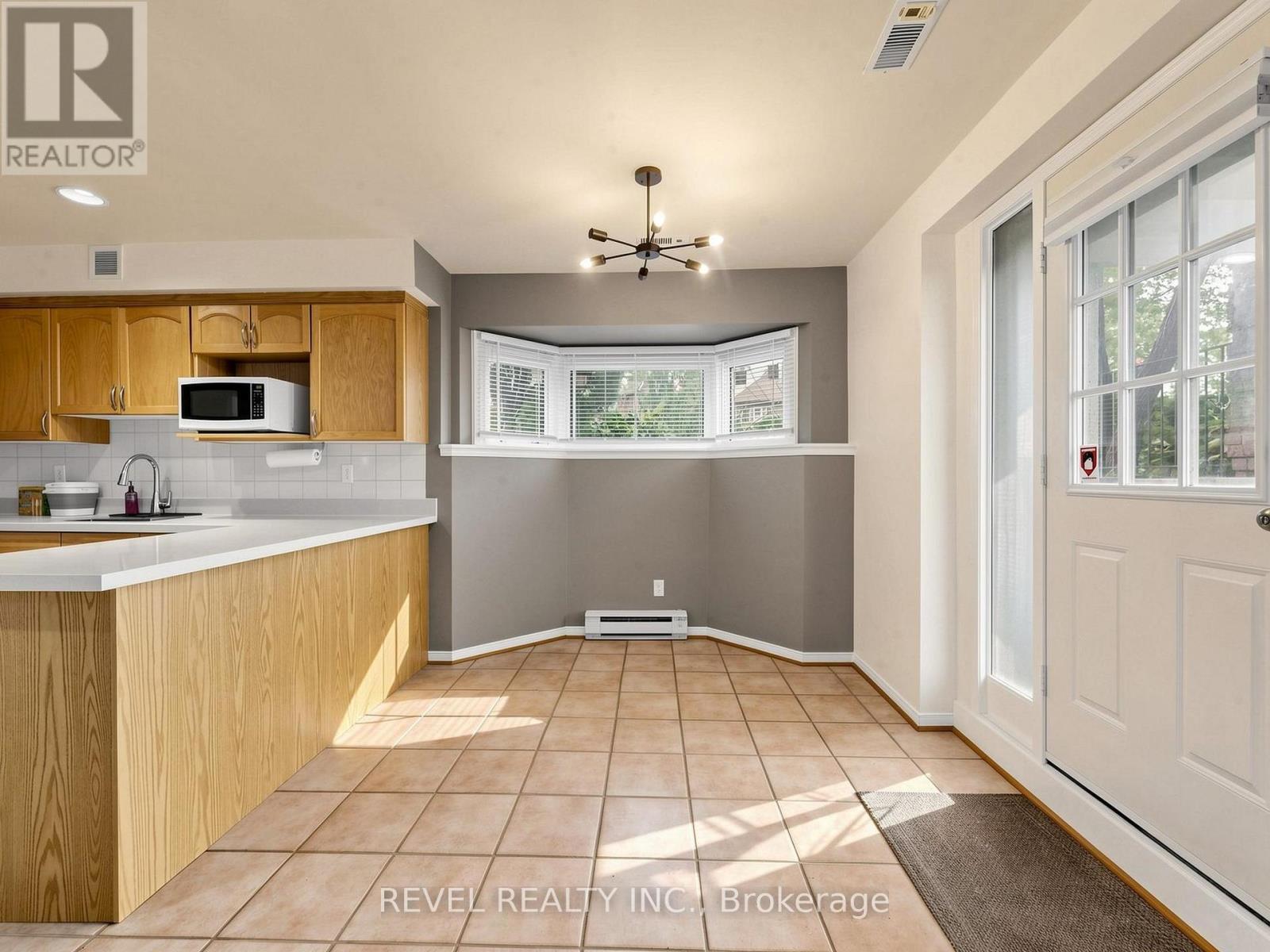 Lower - 831 Regal Crescent, Pickering, Ontario L1X 2P8 - Photo 6 - E13878638