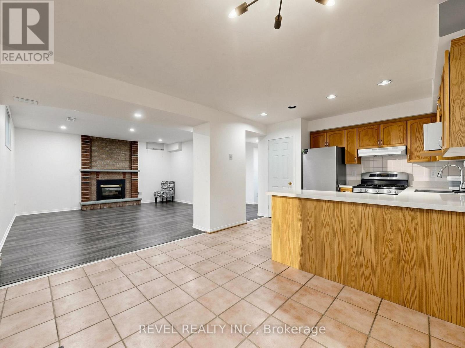 Lower - 831 Regal Crescent, Pickering, Ontario L1X 2P8 - Photo 9 - E13878638