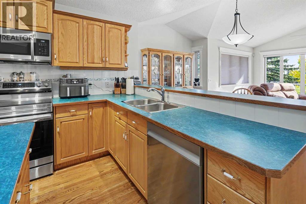 45 Panorama Hills Manor Nw, Calgary, Alberta  T3K 5K6 - Photo 4 - A2350493