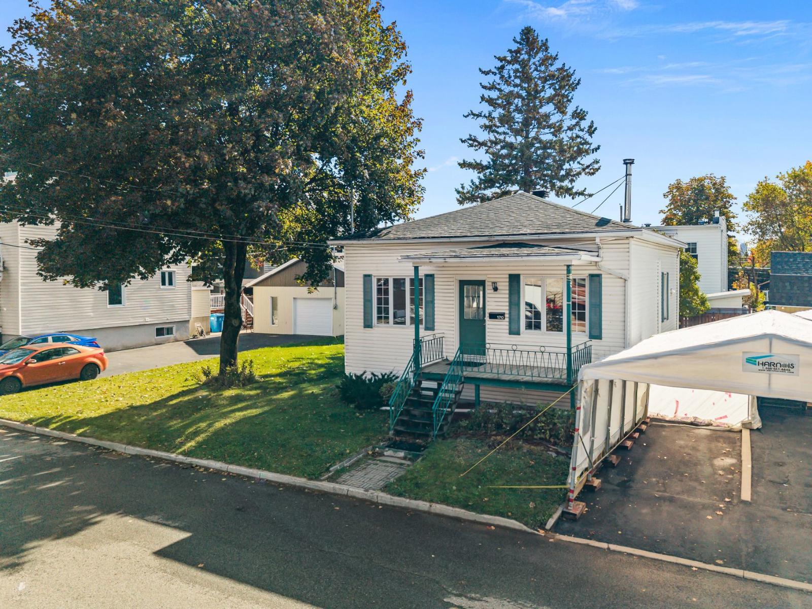 170 49e Rue O. Québec (Charlesbourg) Quebec Canada G1H5E2 3