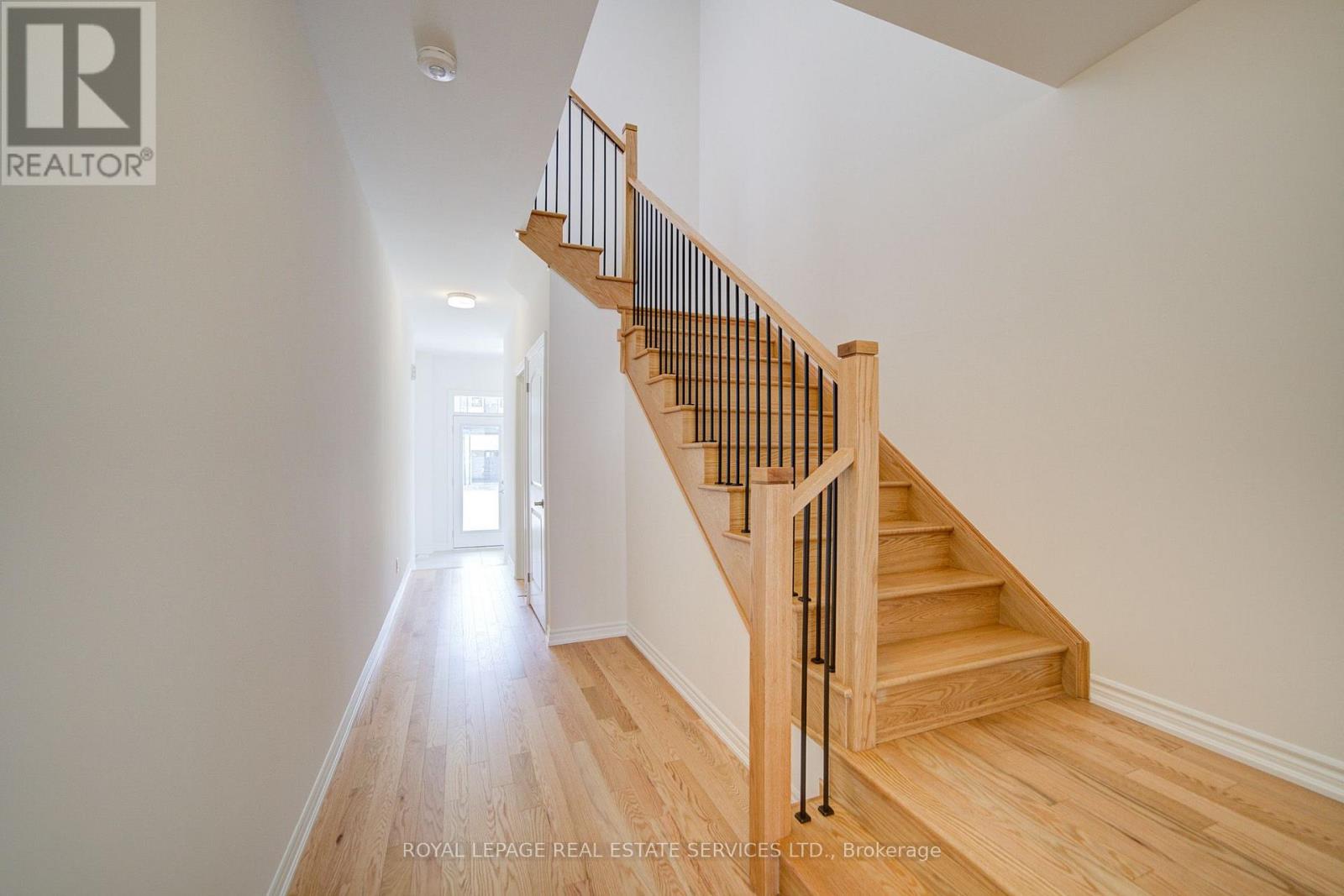 1182 Dartmouth Crescent, Oakville, Ontario  L6H 8C3 - Photo 5 - W13877348