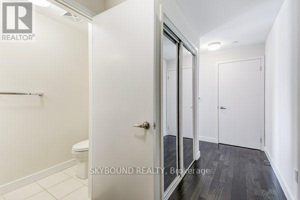 312 - 210 Sabina Drive, Oakville, Ontario  L6H 0W6 - Photo 3 - W13878522