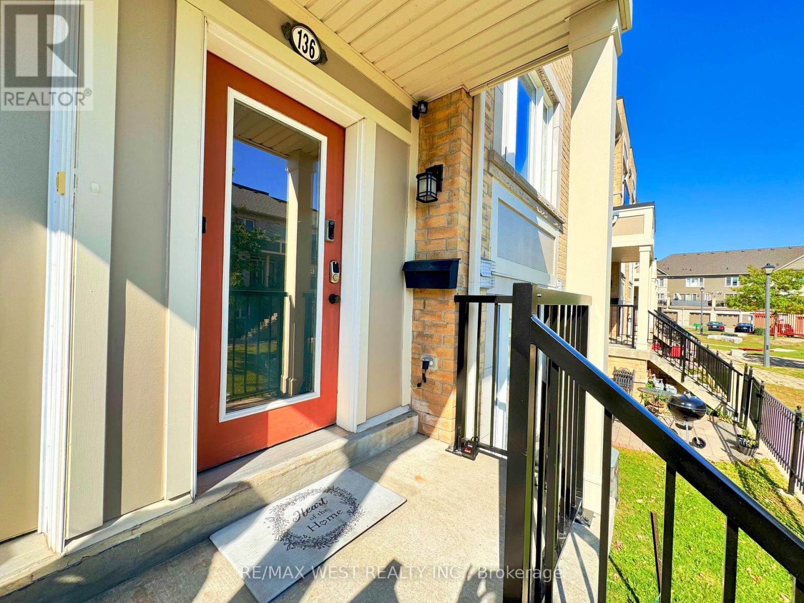 136 - 60 Fairwood Circle, Brampton, Ontario  L6R 0Y6 - Photo 3 - W13878534