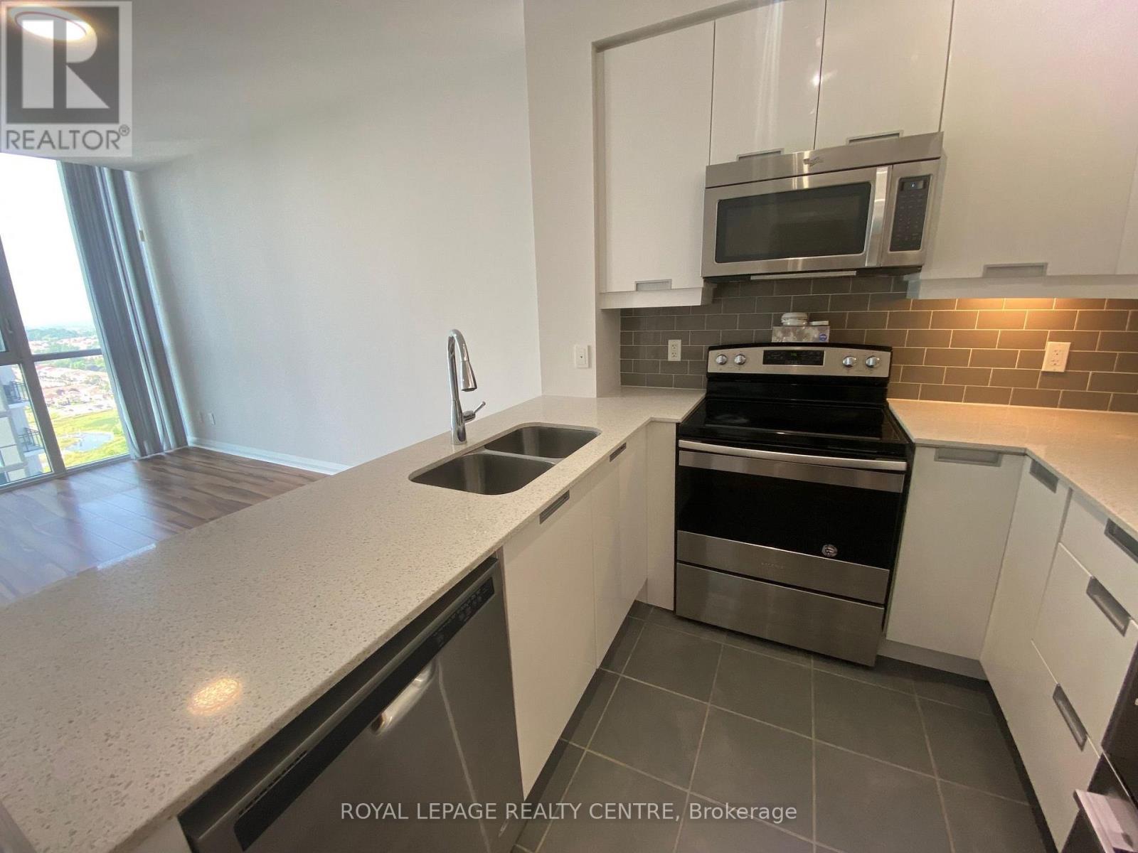 2108 - 55 Eglinton Avenue W, Mississauga, Ontario  L5R 0E4 - Photo 2 - W13878538