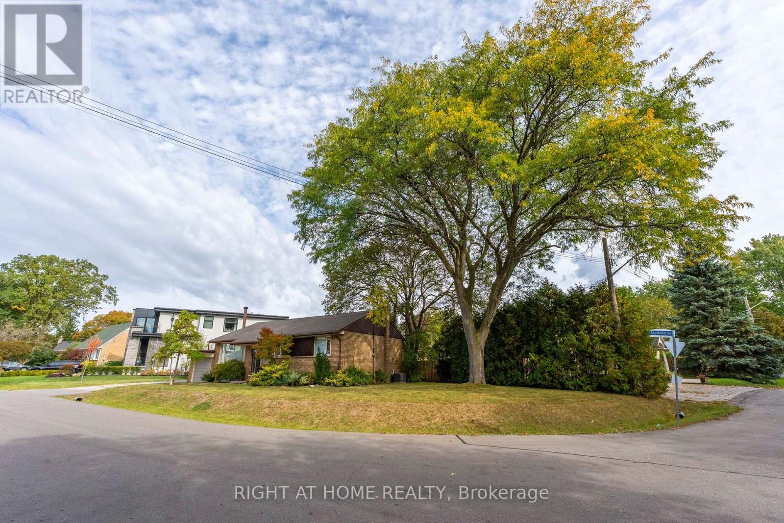 9 Appledale Road, Toronto, Ontario  M9B 5G5 - Photo 2 - W13878544