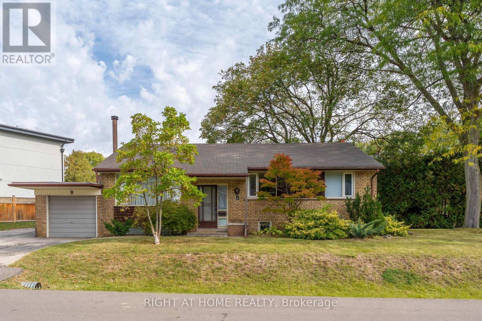 9 Appledale Road, Toronto, Ontario  M9B 5G5 - Photo 3 - W13878544
