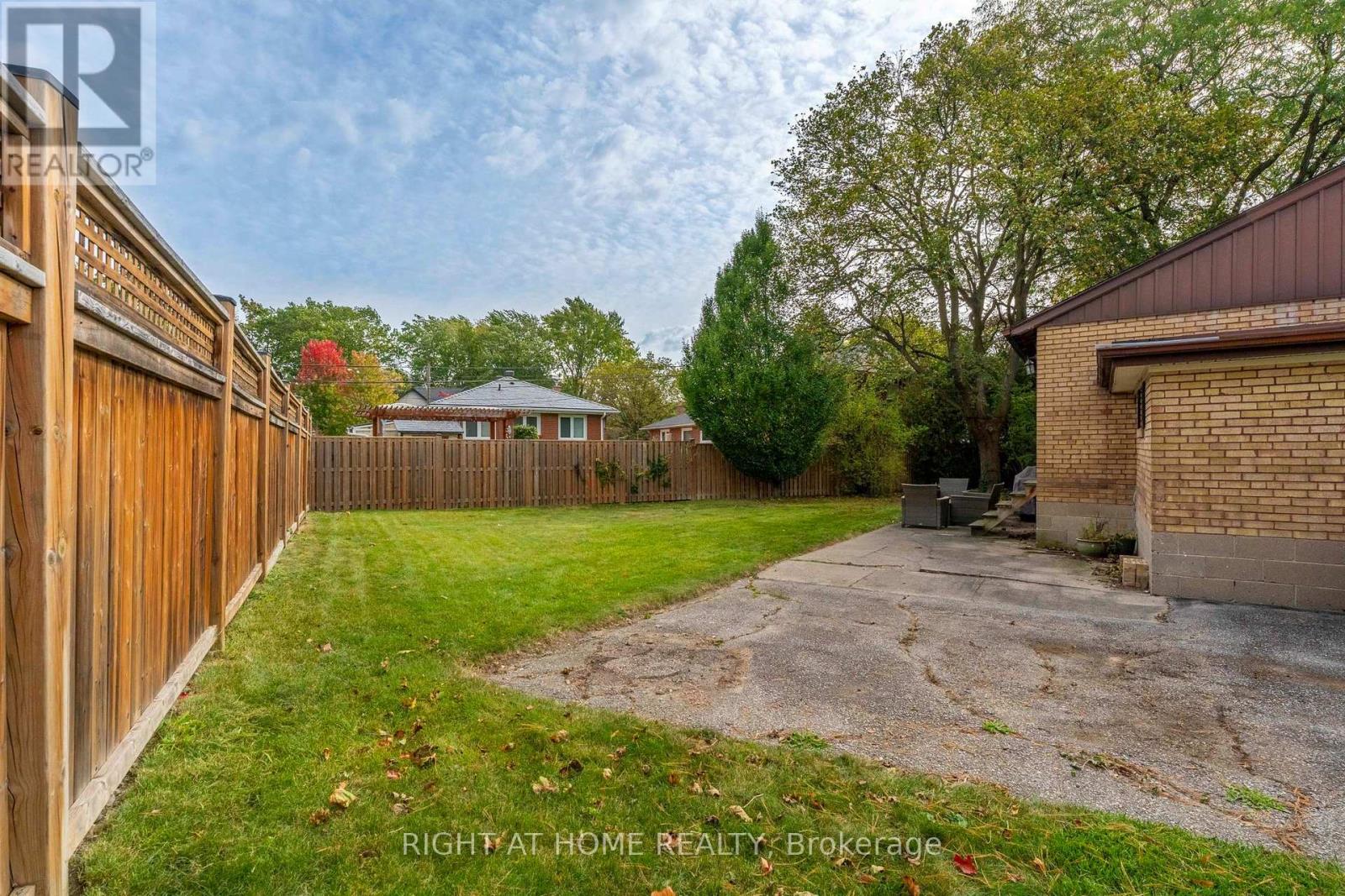 9 Appledale Road, Toronto, Ontario  M9B 5G5 - Photo 4 - W13878544