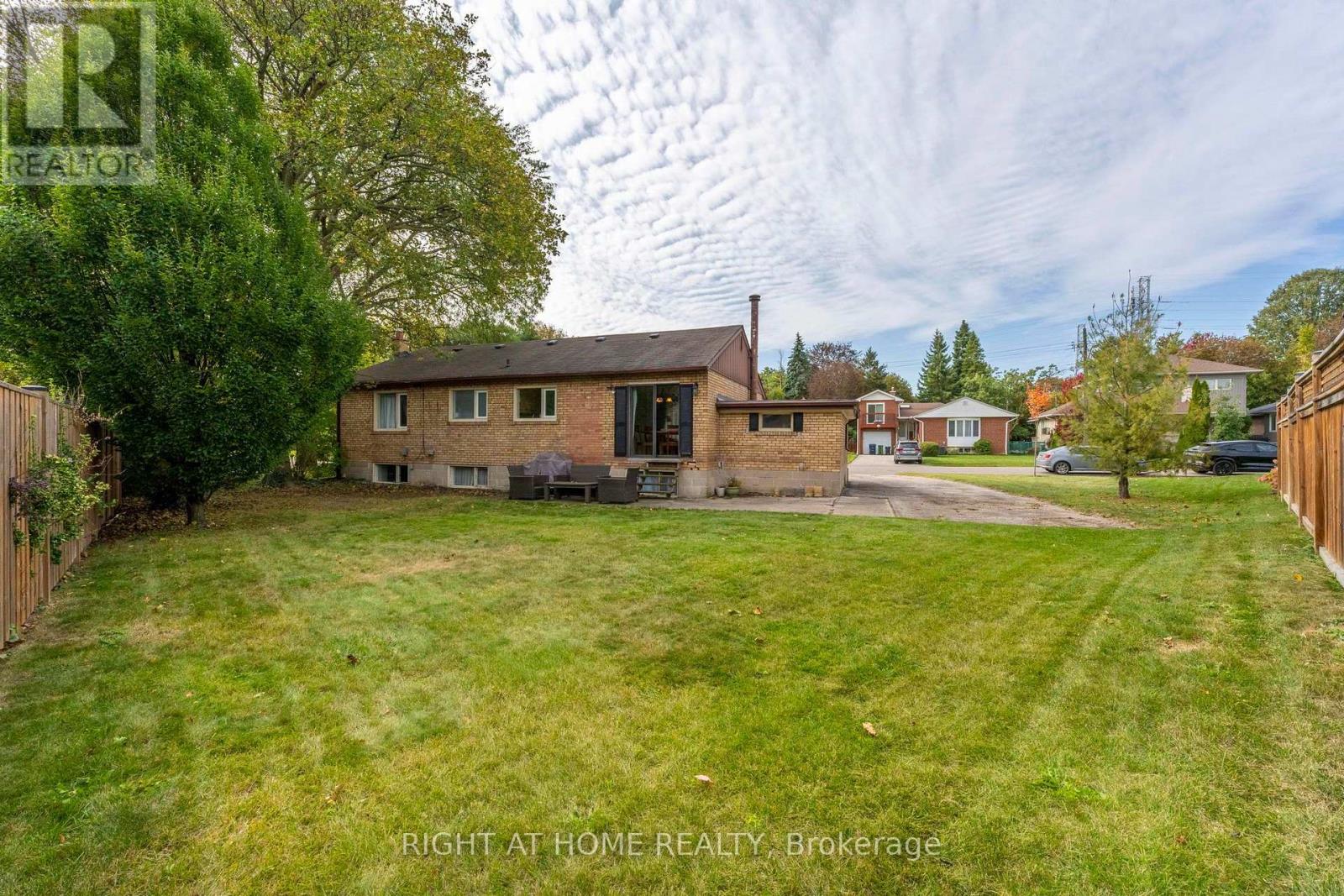 9 Appledale Road, Toronto, Ontario  M9B 5G5 - Photo 6 - W13878544