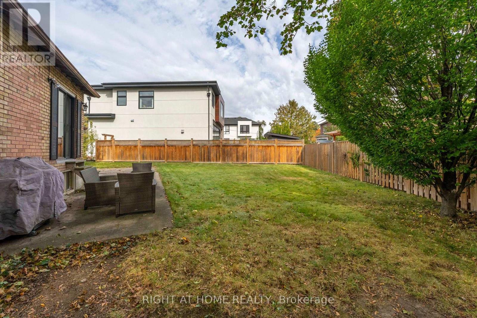 9 Appledale Road, Toronto, Ontario  M9B 5G5 - Photo 7 - W13878544