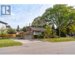 9 APPLEDALE ROAD, Toronto, Ontario