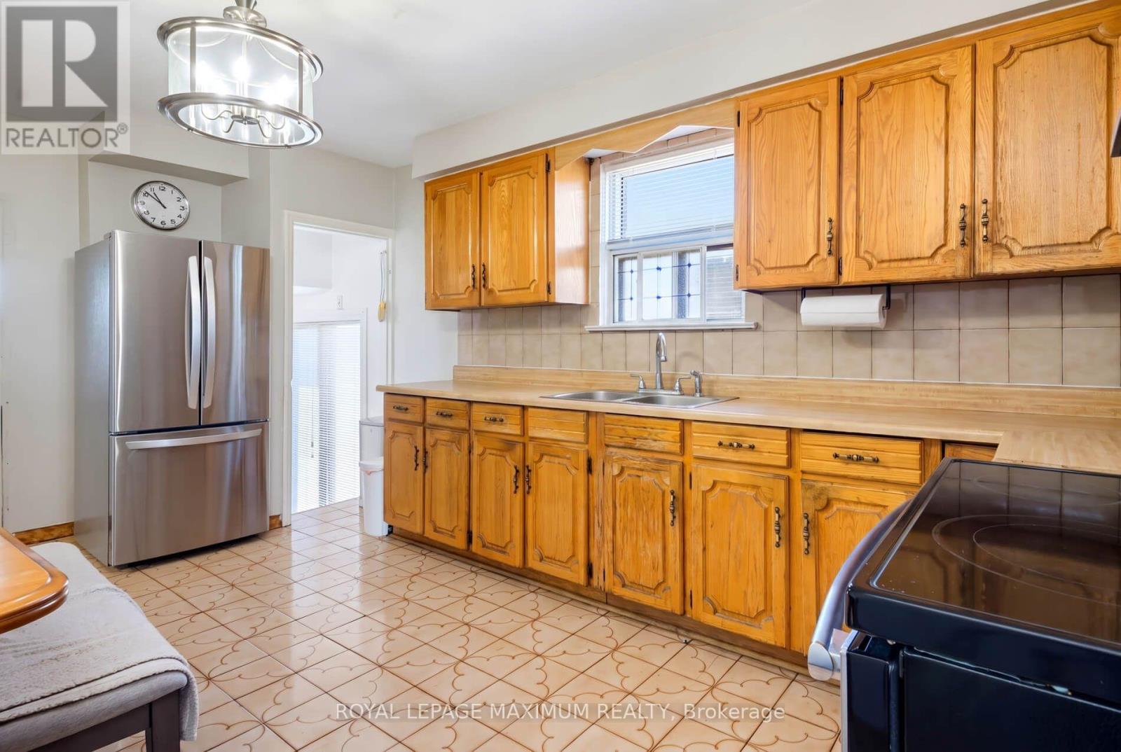 84 Gilley Road, Toronto, Ontario  M3K 1L7 - Photo 9 - W13878578