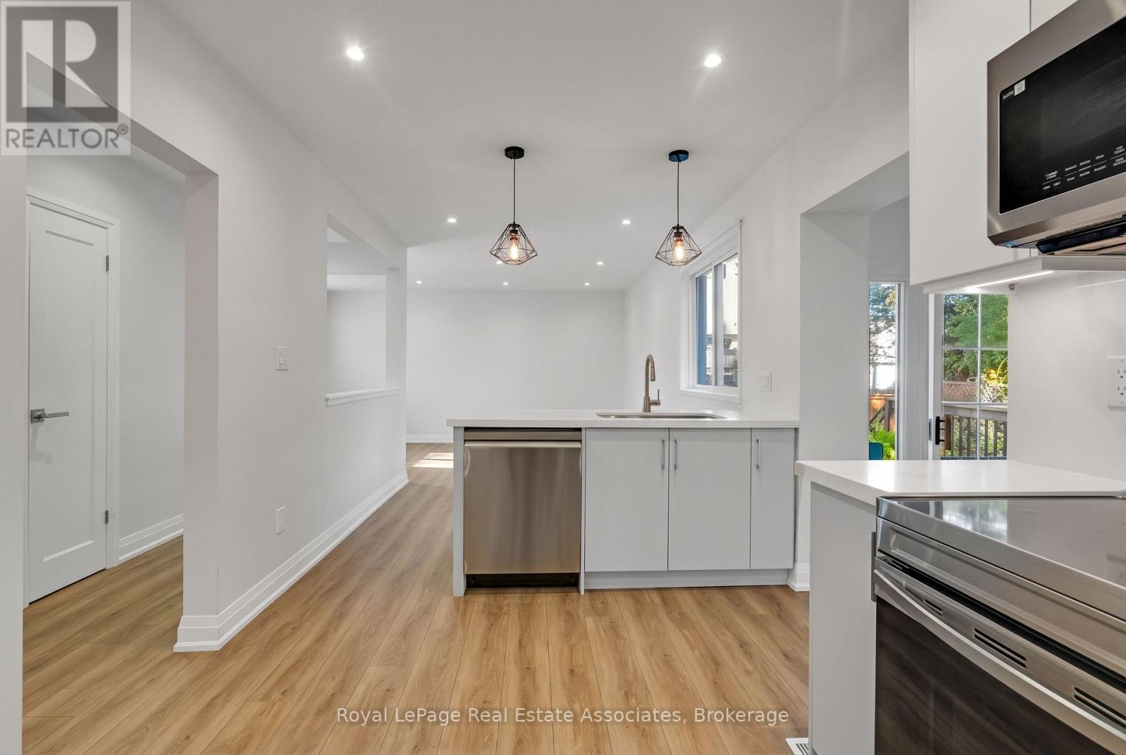 2086 Bridge Road, Oakville, Ontario  L6L 2E9 - Photo 10 - W13878606