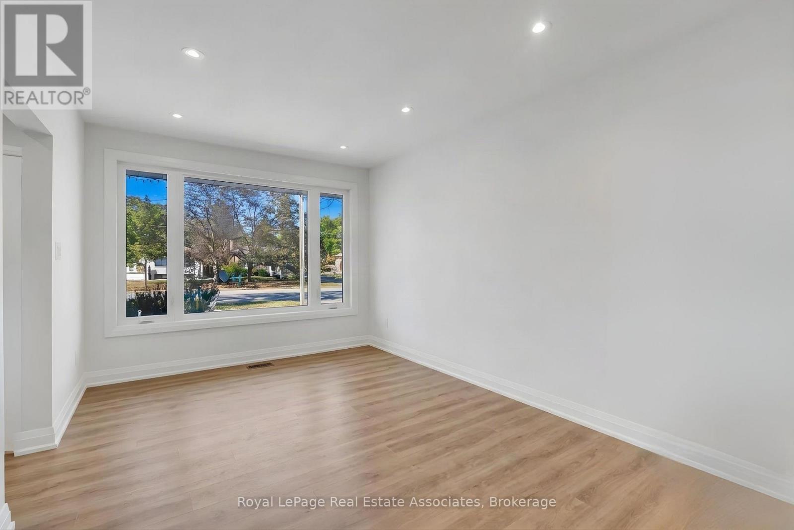 2086 Bridge Road, Oakville, Ontario  L6L 2E9 - Photo 7 - W13878606