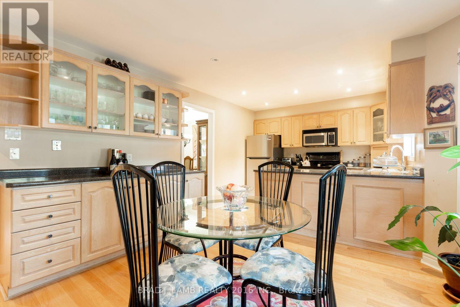 8 Burnley Place, Brampton, Ontario  L6Z 2V1 - Photo 13 - W13878666