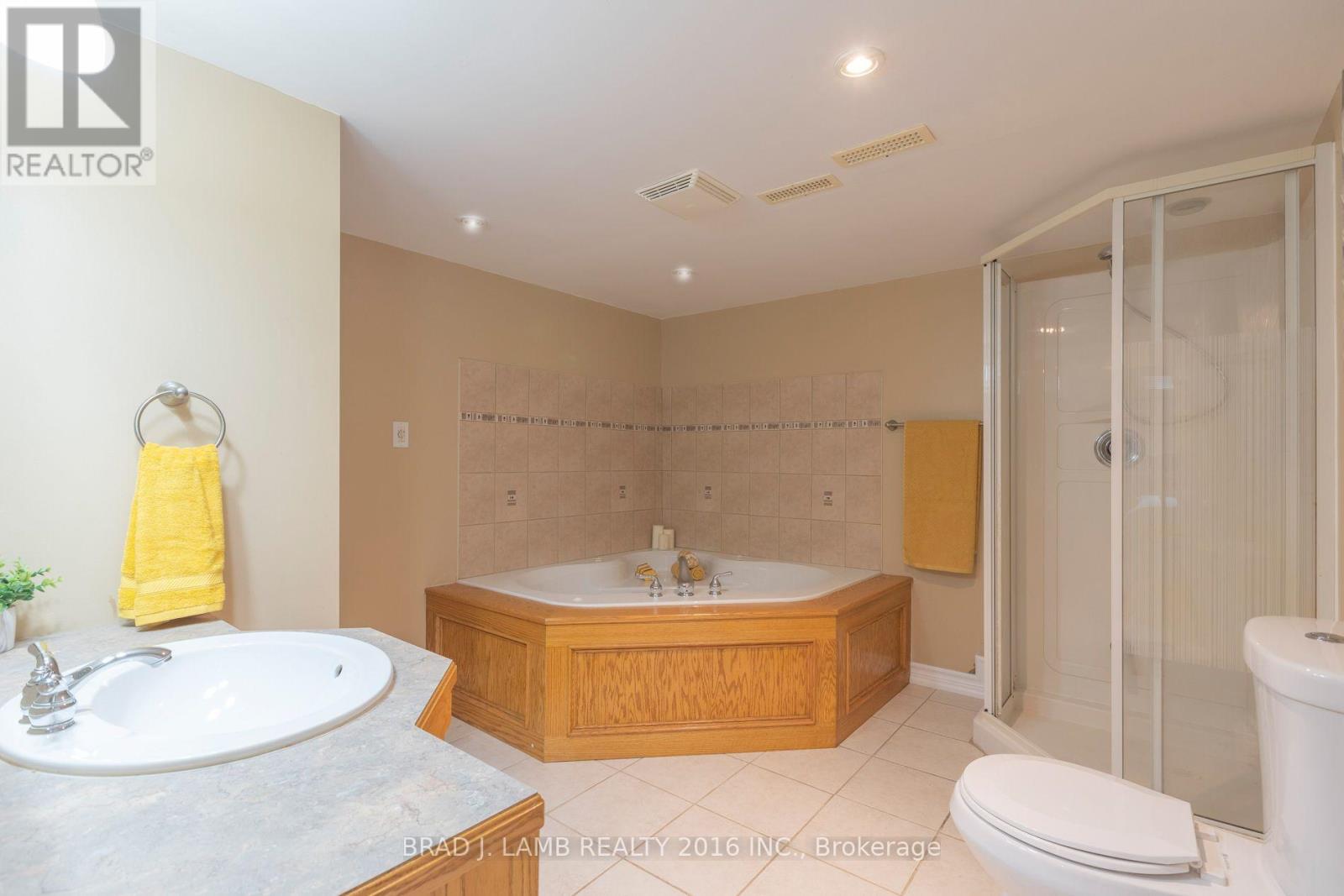 8 Burnley Place, Brampton, Ontario  L6Z 2V1 - Photo 22 - W13878666