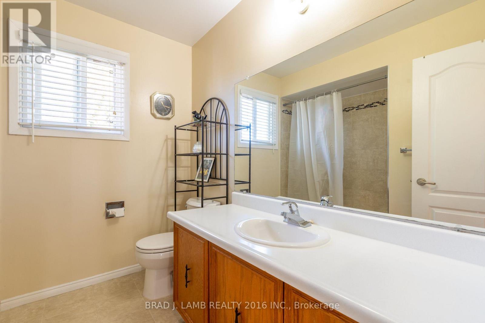 8 Burnley Place, Brampton, Ontario  L6Z 2V1 - Photo 5 - W13878666