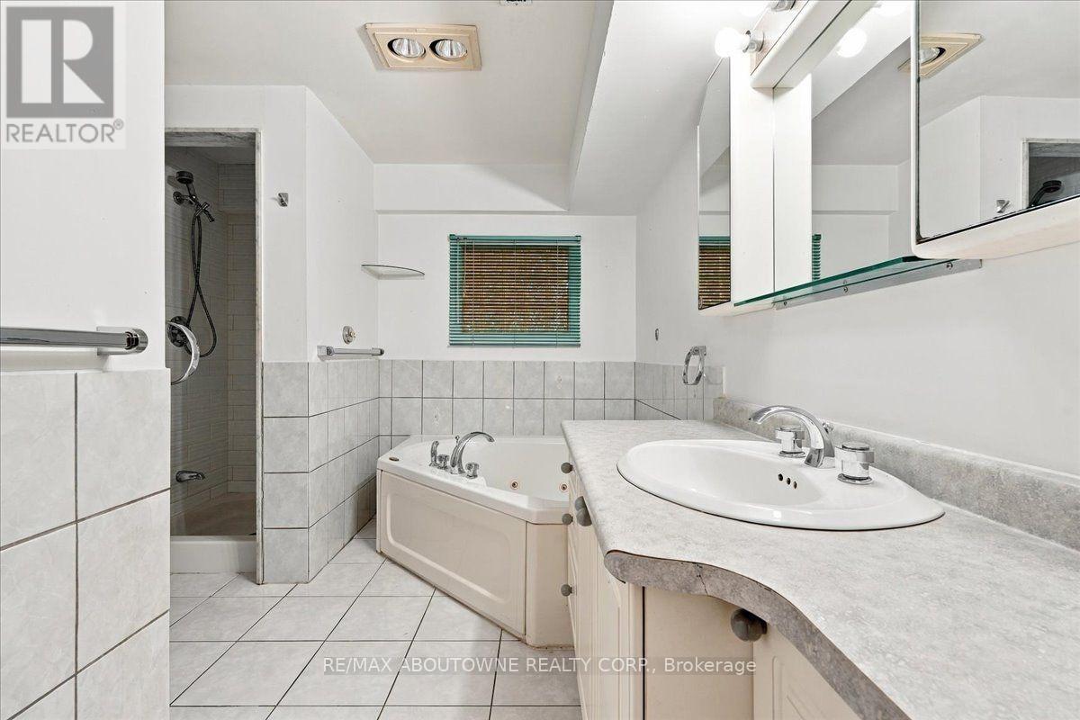 Lower - 1374 Heritage Way, Oakville, Ontario  L6M 3C9 - Photo 12 - W13878720
