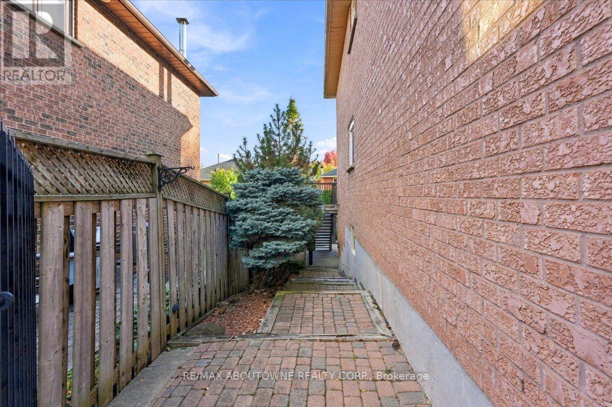 Lower - 1374 Heritage Way, Oakville, Ontario  L6M 3C9 - Photo 19 - W13878720