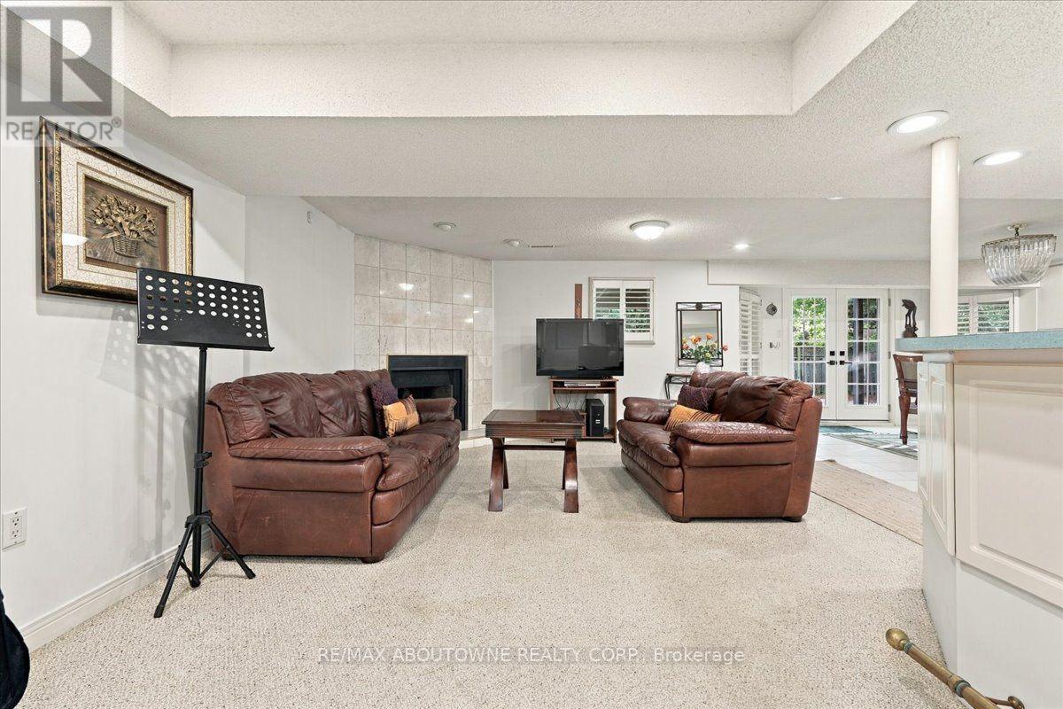 Lower - 1374 Heritage Way, Oakville, Ontario  L6M 3C9 - Photo 5 - W13878720