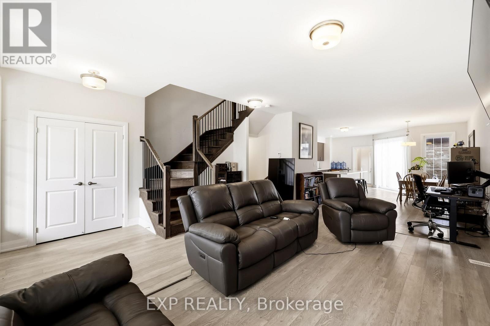 294 Noftall Gardens, Peterborough (Northcrest Ward 5), Ontario  K9H 0G8 - Photo 7 - X13878582