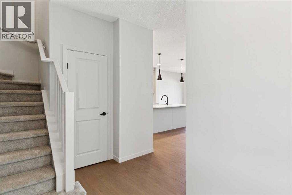 1062 Bayview Crescent SW, Airdrie, Alberta  T4B 5N8 - Photo 6 - A2347635