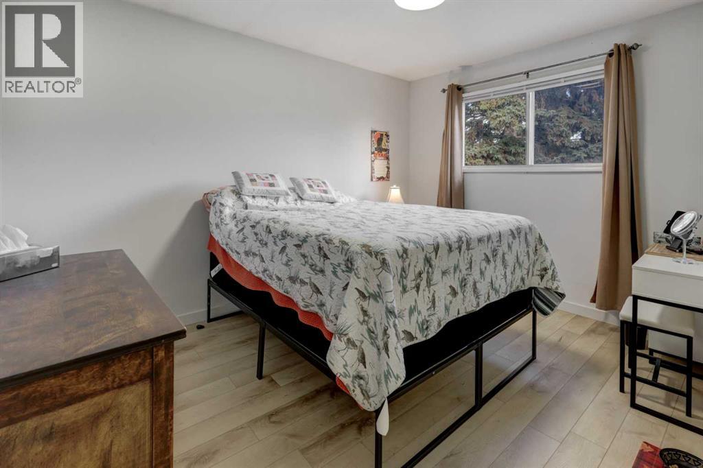 8636 47 Avenue Nw, Calgary, Alberta  T3B 2A2 - Photo 8 - A2350814