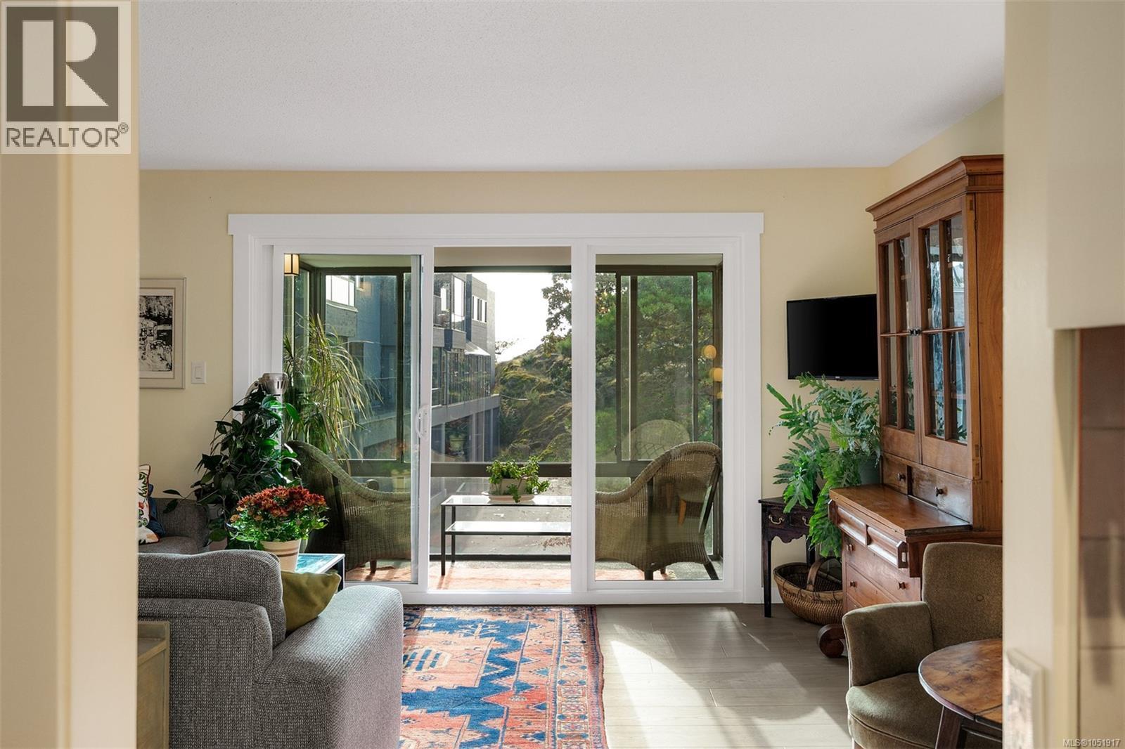 416 1433 Faircliff Lane