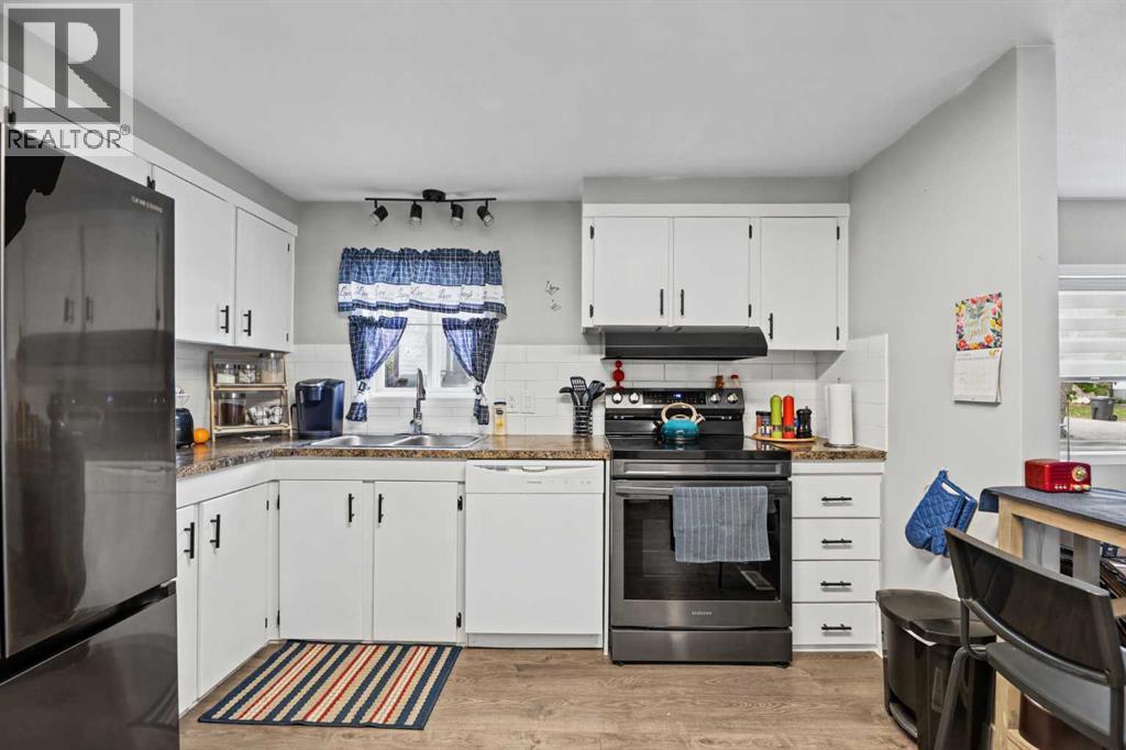 32, 1190 15 Avenue