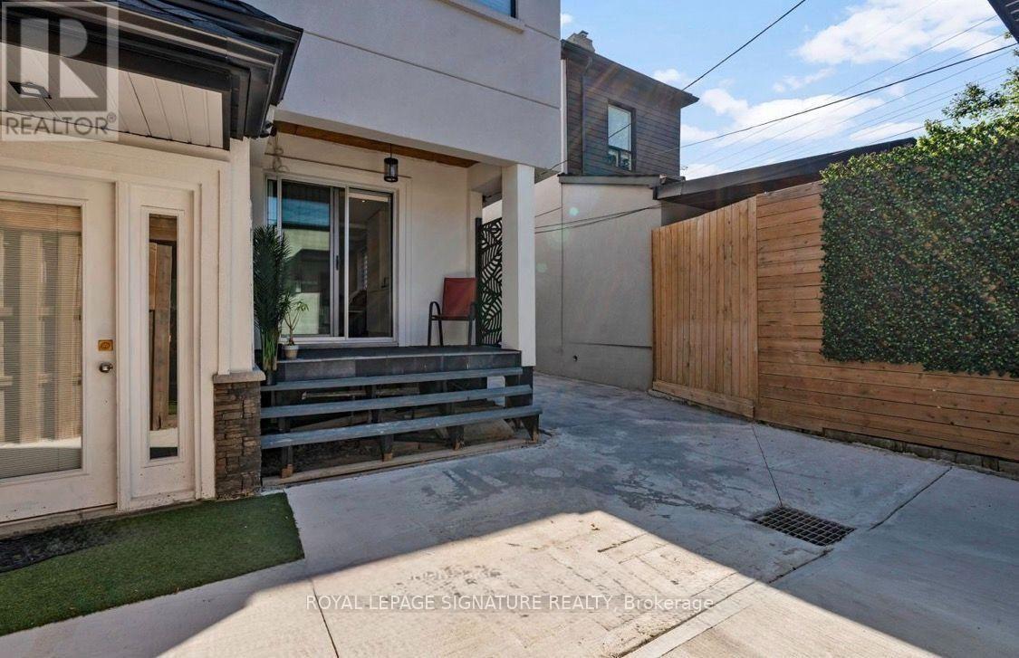 Upper - 58 Carrick Avenue, Toronto, Ontario  M6N 3J5 - Photo 24 - W13875372