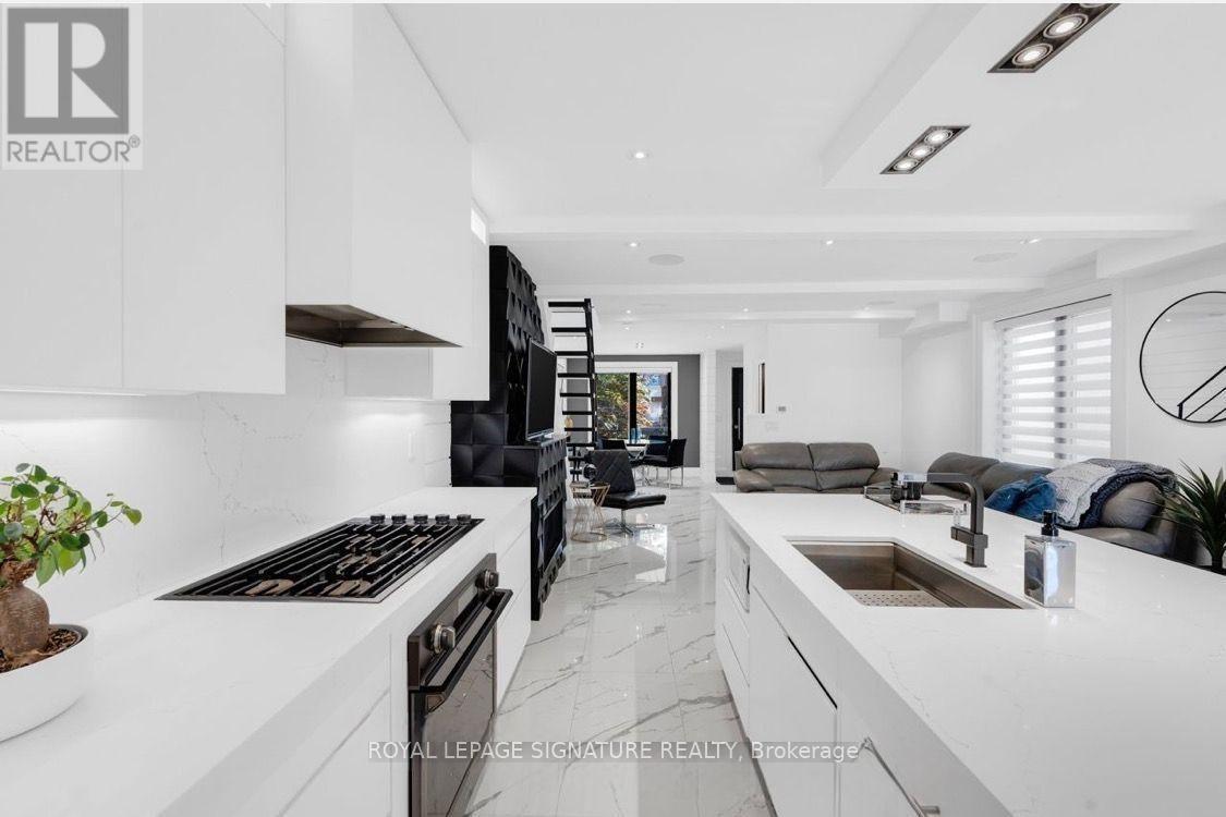 Upper - 58 Carrick Avenue, Toronto, Ontario  M6N 3J5 - Photo 9 - W13875372