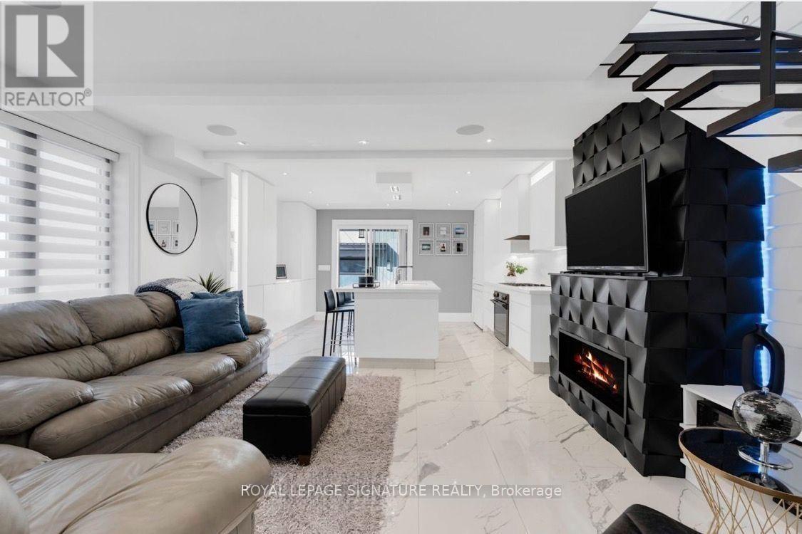 Upper - 58 Carrick Avenue, Toronto, Ontario  M6N 3J5 - Photo 4 - W13875372