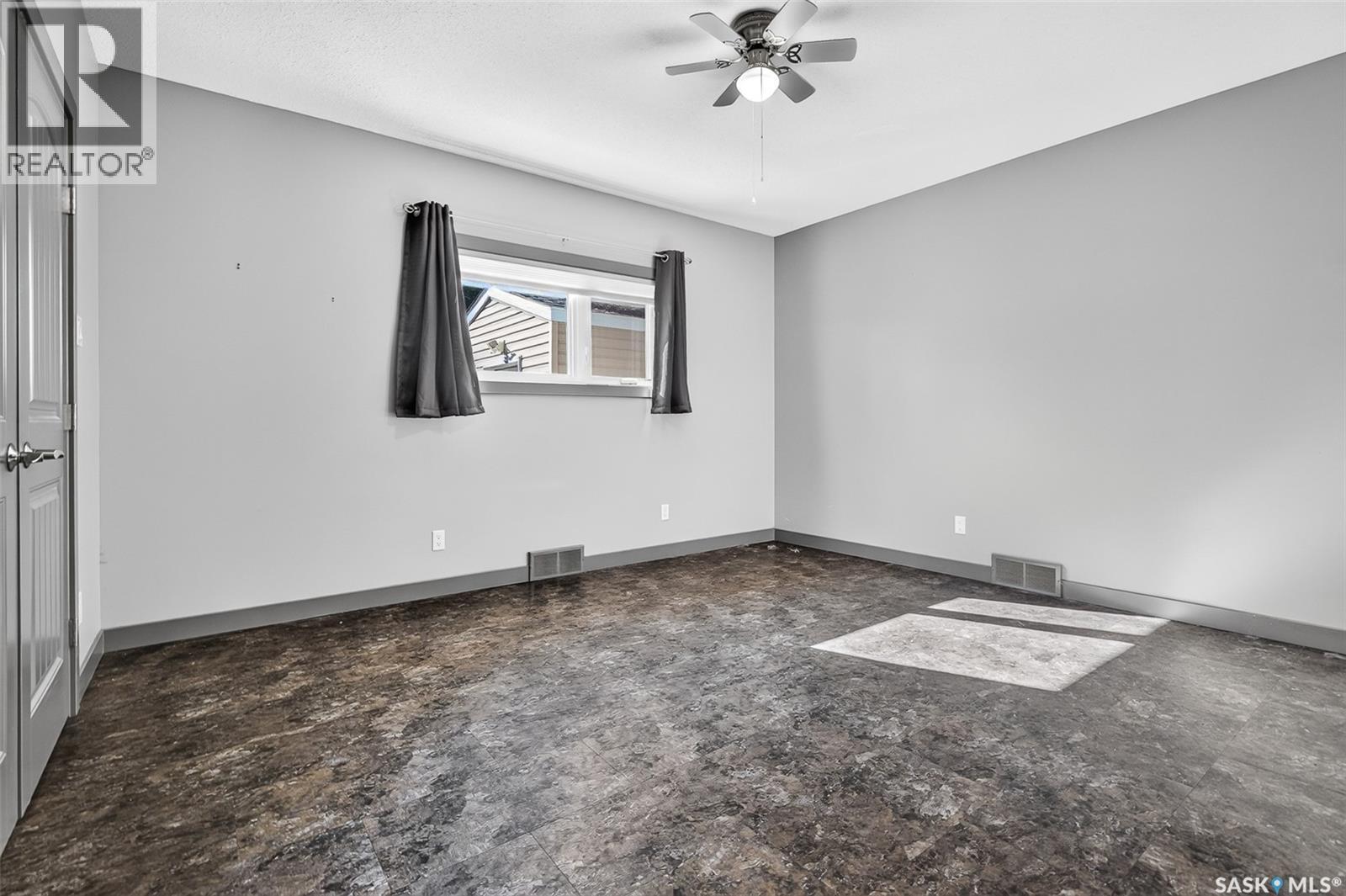 1245 Brown Street, Moose Jaw, Saskatchewan  S6H 2Z8 - Photo 38 - SK050390