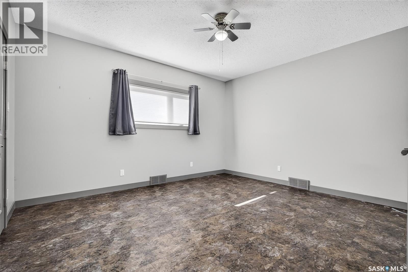 1245 Brown Street, Moose Jaw, Saskatchewan  S6H 2Z8 - Photo 40 - SK050390