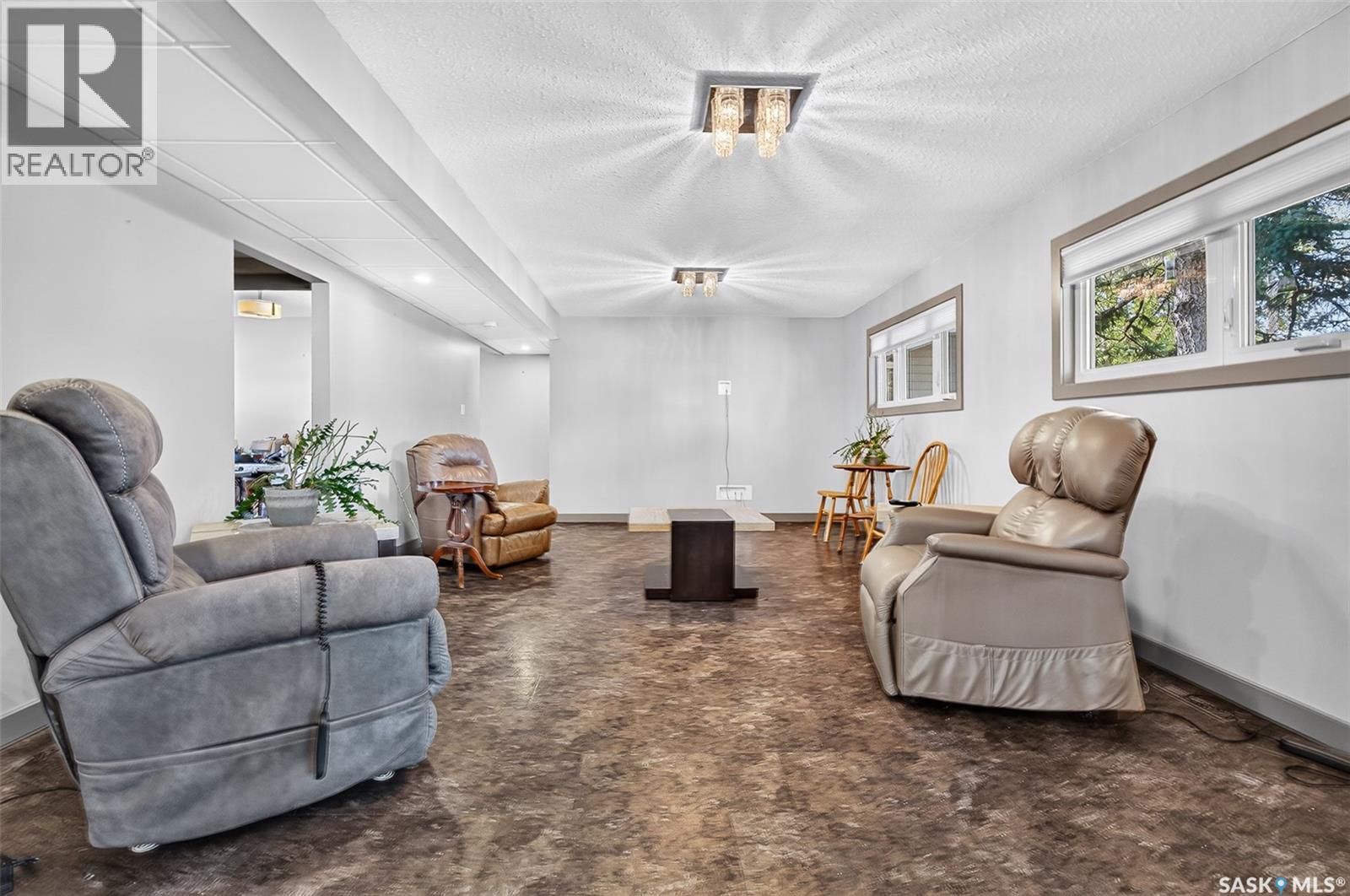 1245 Brown Street, Moose Jaw, Saskatchewan  S6H 2Z8 - Photo 6 - SK050390