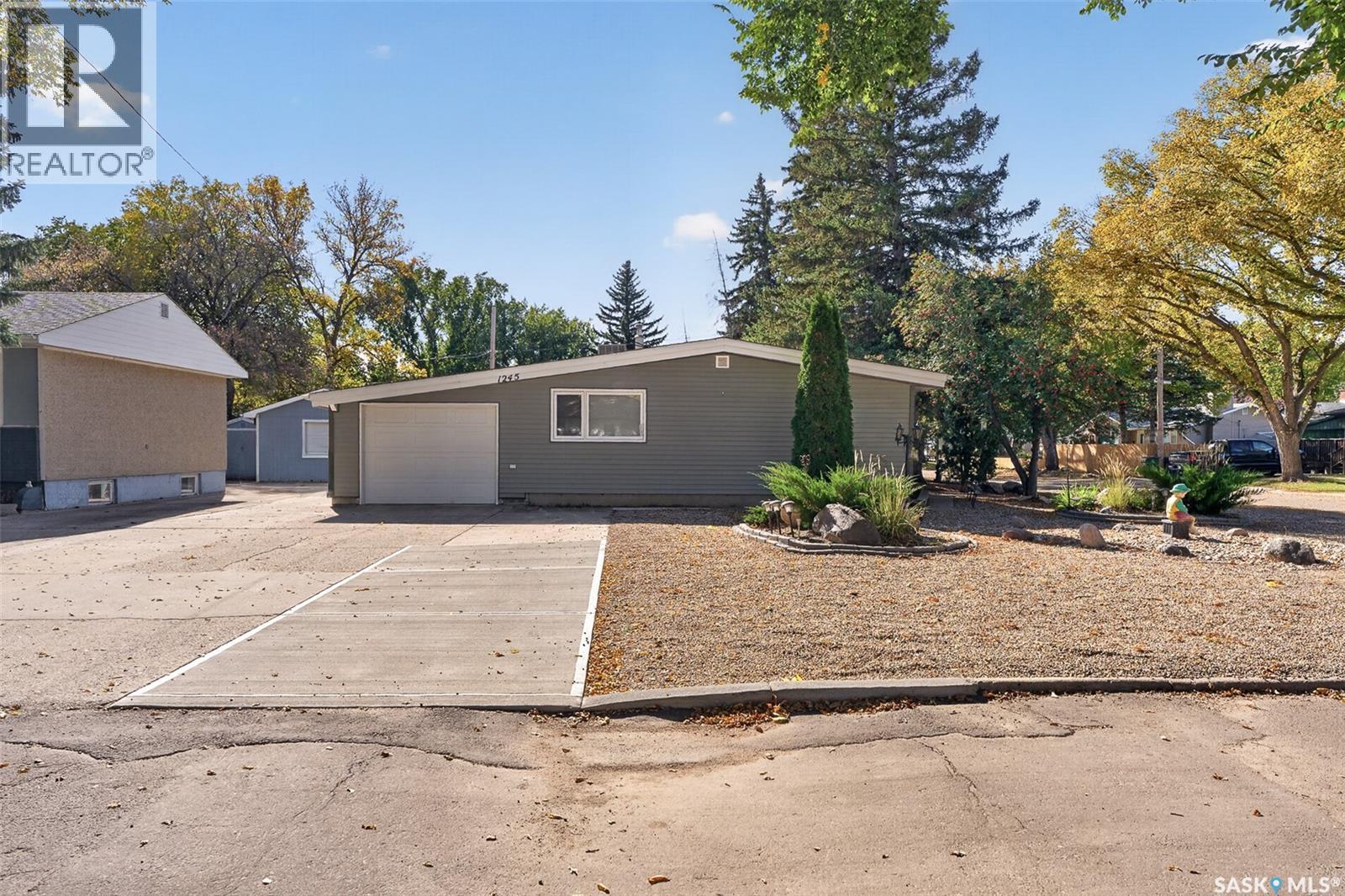 1245 Brown Street, Moose Jaw, Saskatchewan  S6H 2Z8 - Photo 61 - SK050390