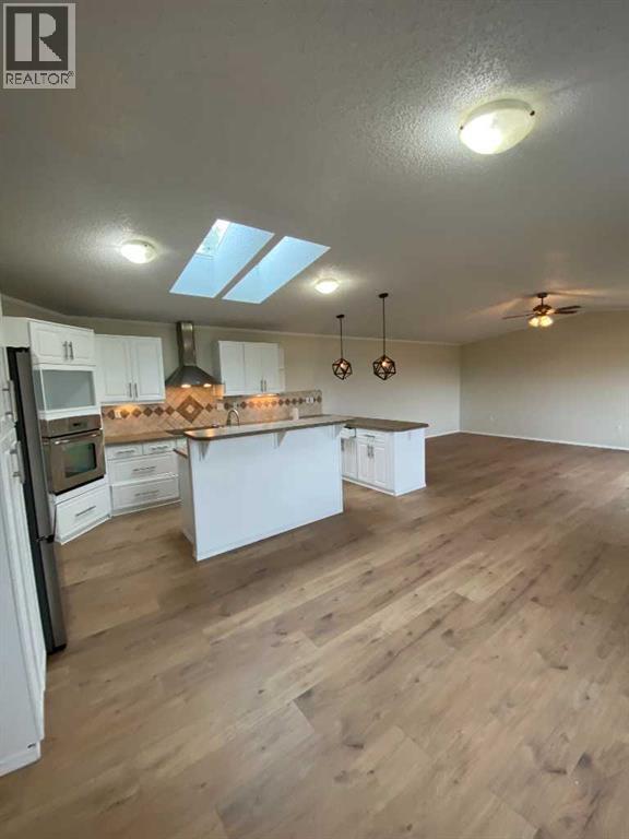 127 Meadowplace Drive E