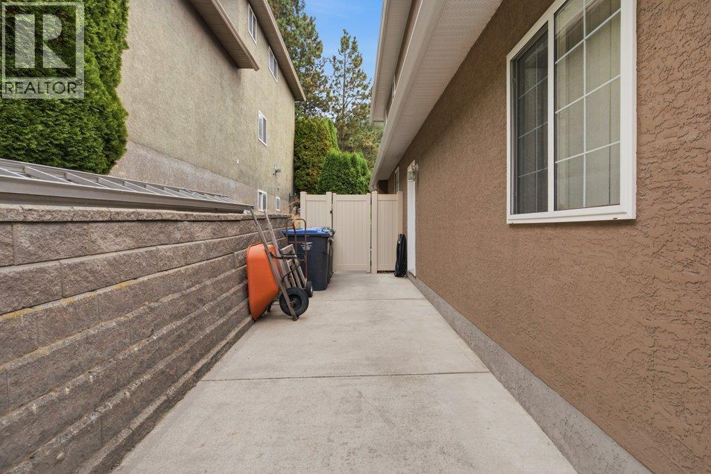 2097 Lillooet Crescent