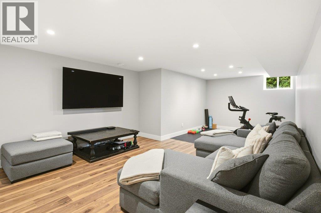 2097 Lillooet Crescent